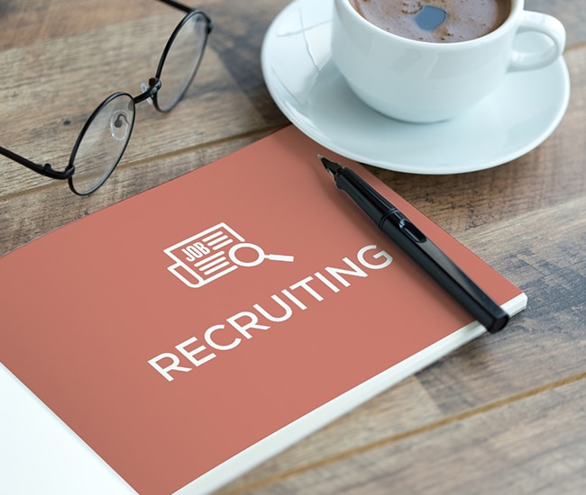 recrutement cahier café et lunettes